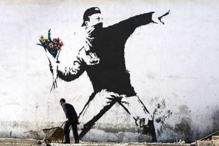 Banksy senza diritti? Per l'Euipo il Flower thrower è nullo