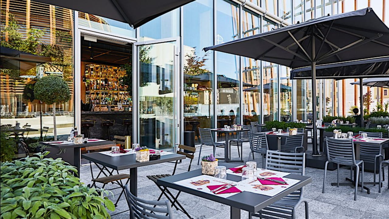 A business breakfast Milano