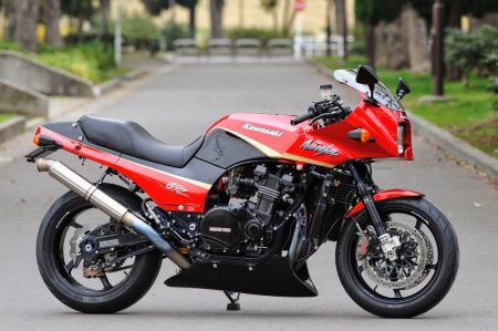 Kawasaki-GPZ-900-R-