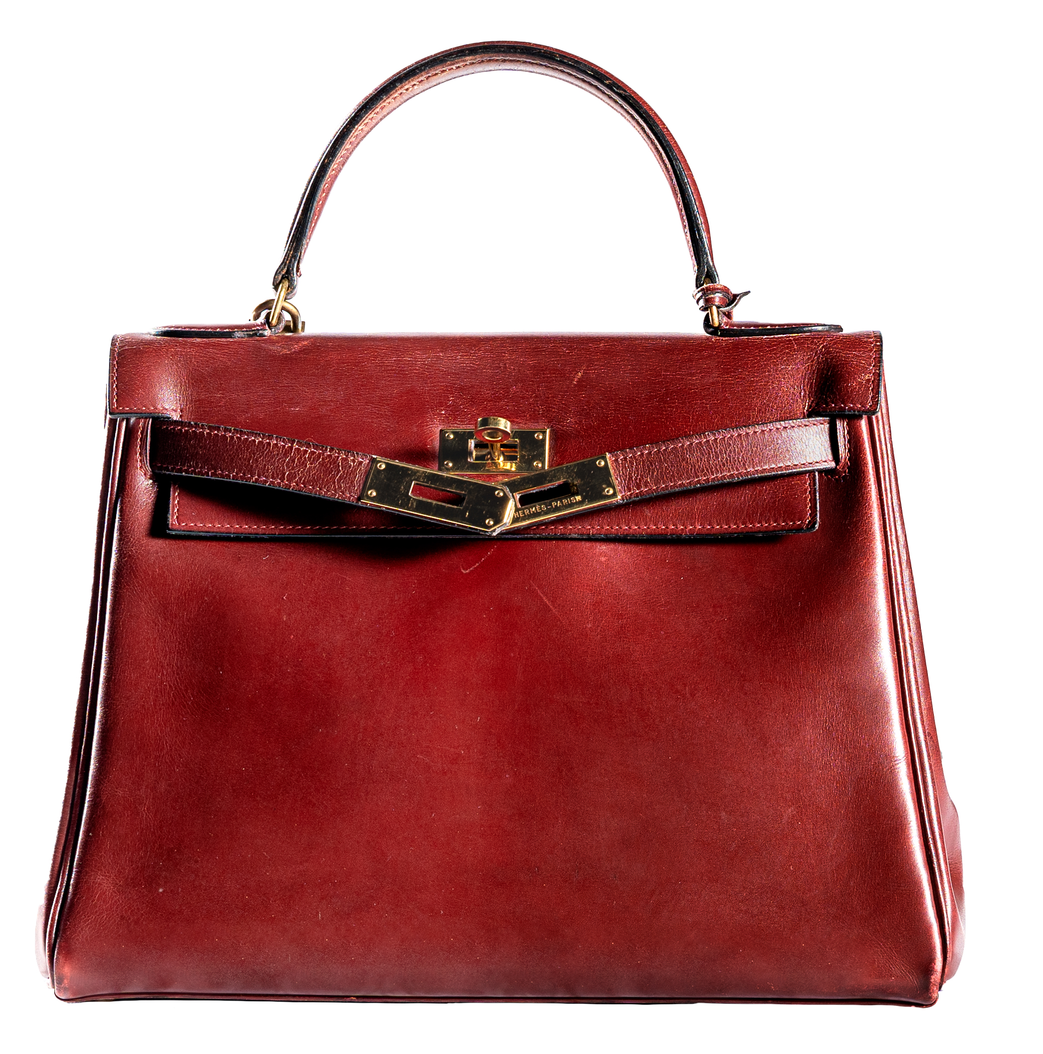 Una borsa vintage in pelle marrone con un design strutturato e manico superiore. La borsa presenta una chiusura con lucchetto color oro sulla patta anteriore.