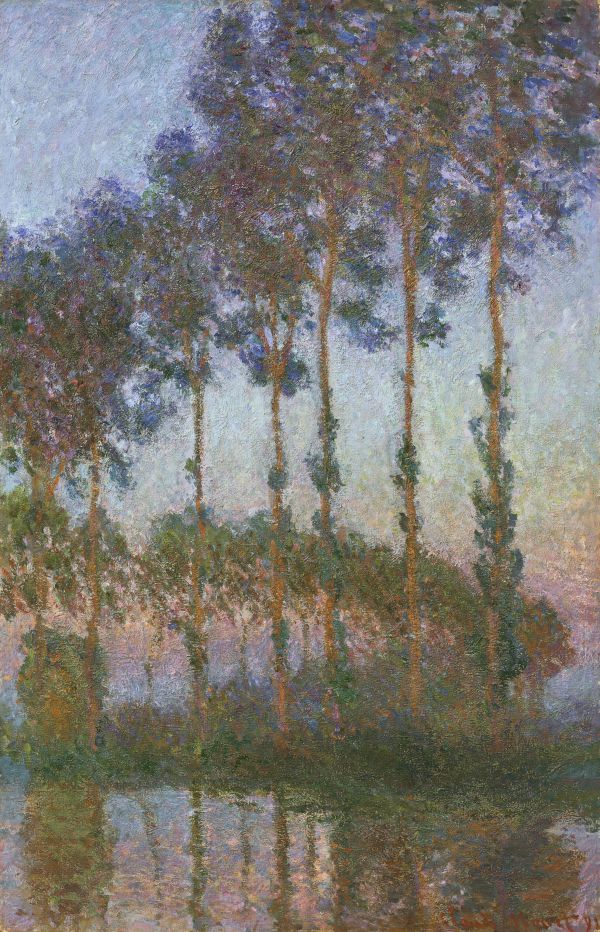 Dipinto impressionista di alberi alti e snelli con fogliame verde e viola che si riflettono nell'acqua calma, sotto un cielo dai toni pastello. Le pennellate sono visibili, creando un effetto sognante e suggestivo.