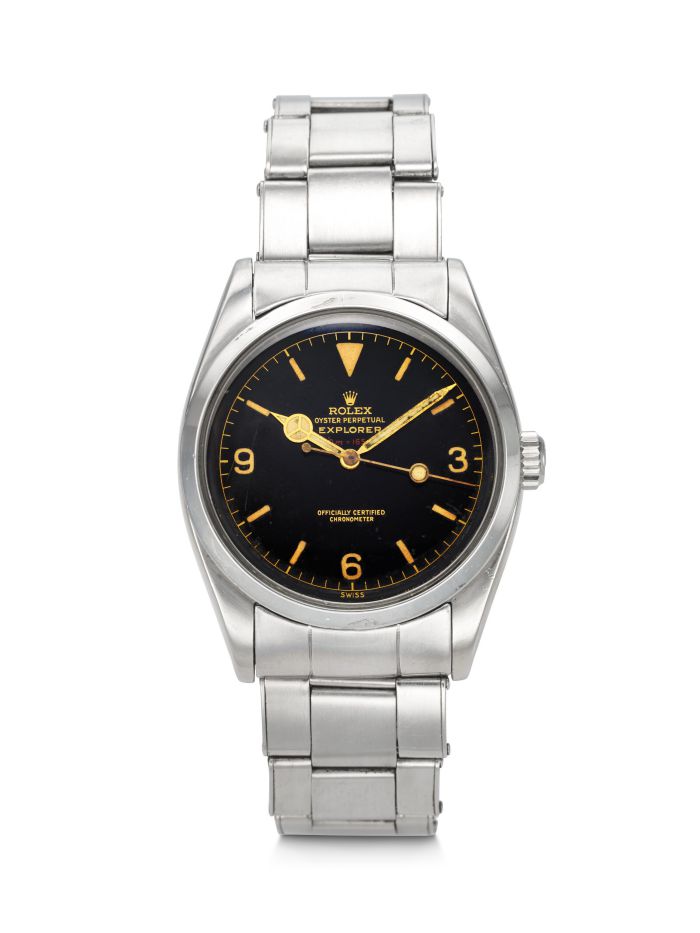 Un orologio da polso Rolex Explorer in acciaio inossidabile con quadrante nero, indici delle ore dorati e bracciale in metallo argentato: un pezzo iconico spesso esposto alle prestigiose aste di Christie's.