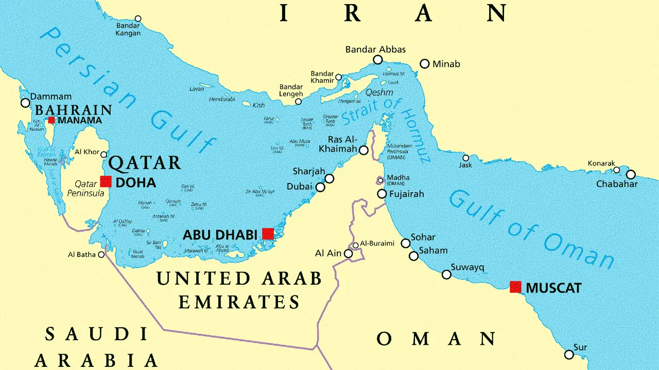 Mappa del Golfo Persico e del Golfo di Oman, con l'indicazione dei Paesi circostanti: Iran, Arabia Saudita, Emirati Arabi Uniti, Oman, Bahrein e Qatar. Sono indicate le principali città come Doha, Abu Dhabi, Muscat e Manama.