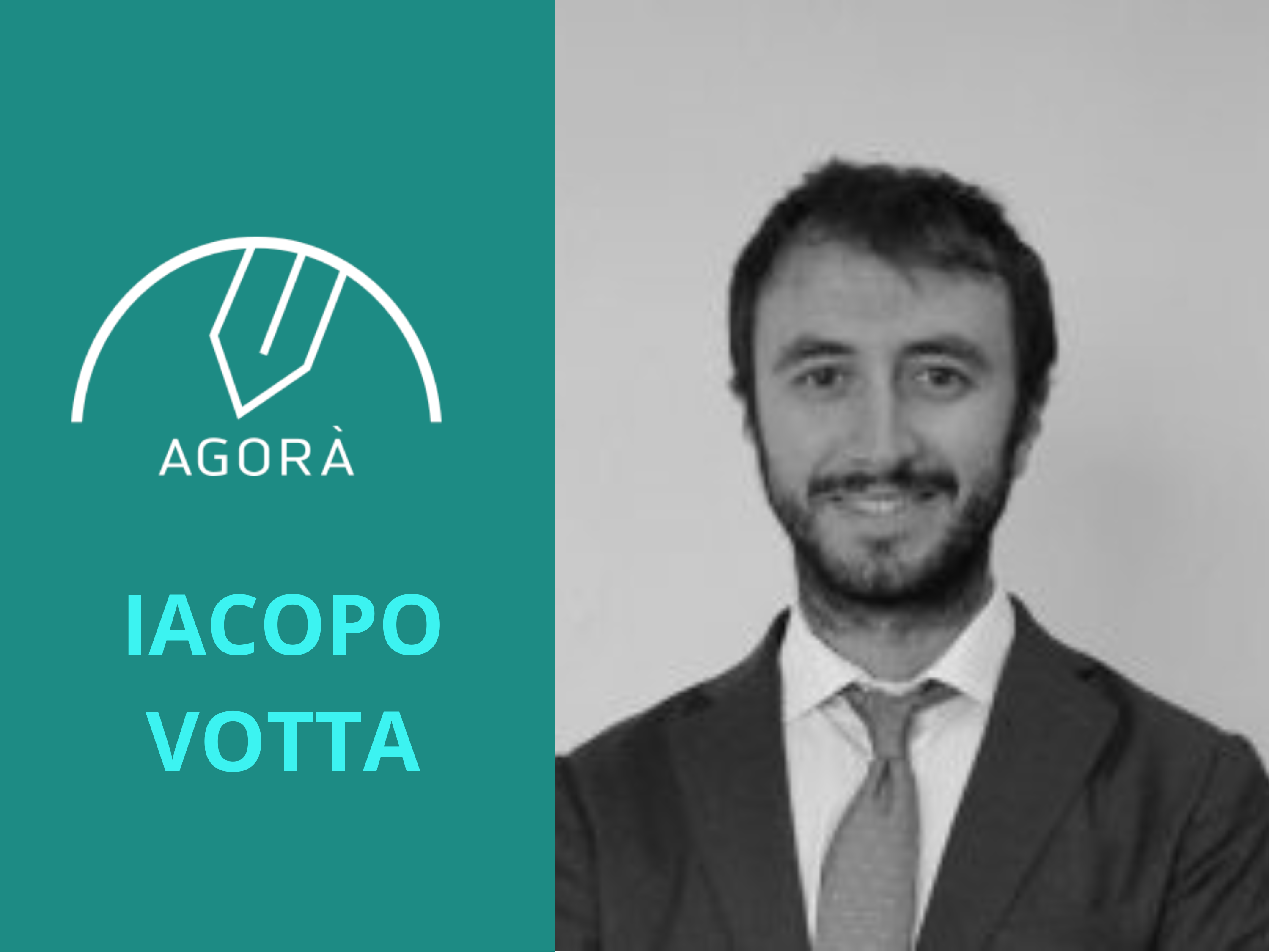 A destra si trova il ritratto in bianco e nero di un uomo in giacca e cravatta. A sinistra, uno sfondo verde acqua con un logo bianco, la parola "AGORÀ" e il nome "IACOPO VOTTA" in grassetto.