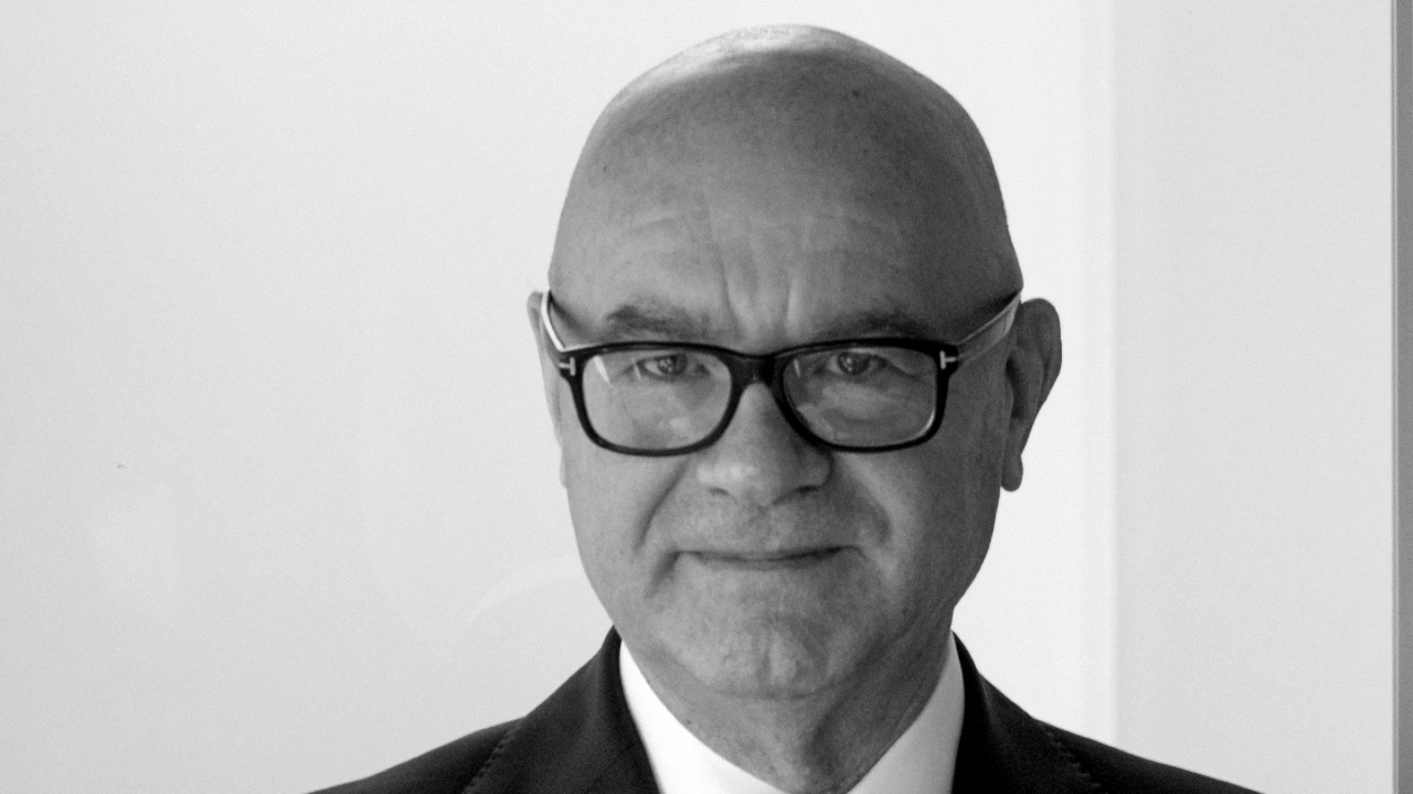 Foto in bianco e nero di Giuseppe Santoro, presidente di Inarcassa.