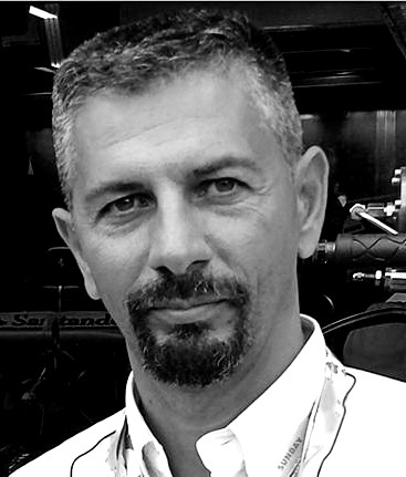 Foto in bianco e nero di Aldo Bolognini Cobianchi, capelli corti, brizzolati e pizzetto.