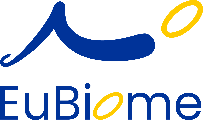 Logo con la parola "EuBiome" in testo blu. Il punto sopra la "i" e la "o" sono evidenziati in giallo. Sopra il testo, una forma astratta blu si incurva da sinistra a destra, terminando con un ovale giallo.
