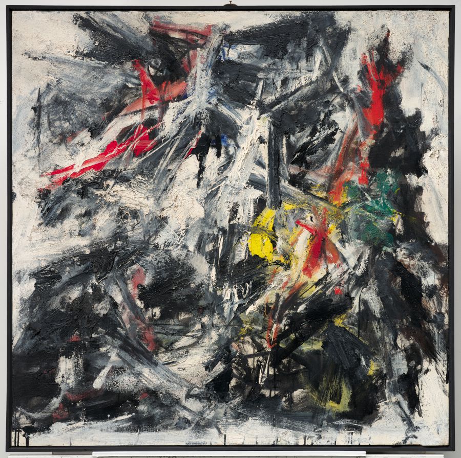 Pittura espressionista astratta con energiche pennellate nere, bianche, rosse, gialle e verdi che creano una composizione caotica e dinamica. Lo sfondo è per lo più bianco con spruzzi e macchie di colore in tutto lo stile visto da Sotheby's Italia.
