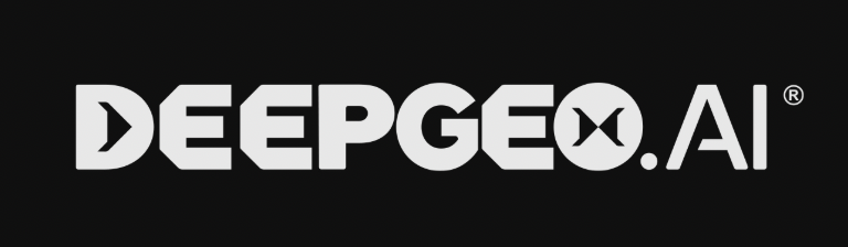 Il testo bianco su sfondo nero recita "DEEPGEO.AI" in caratteri geometrici e in grassetto, con la lettera "O" stilizzata come una spilla di posizione con una croce all'interno.